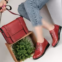 ست کیف دوشی و کفش کتونی چرم اصل زنانه و دخترانه مدل هلنا