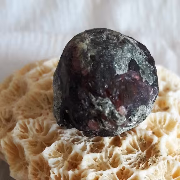 راف یاقوت سرخ طبیعی آفریقا قیراطی 15000تومان96قیراط وزن کالا