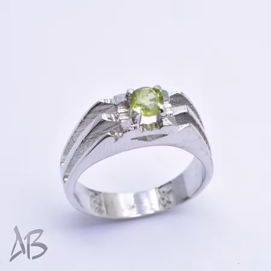 انگشتر مردانه نقره با طراحی جدید و جذاب و نگین زبرجد آقابزرگ کد M218