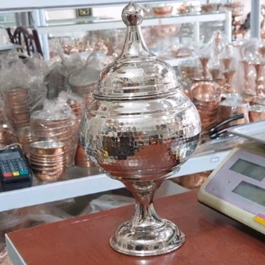 شکلات خوری در دار مسی