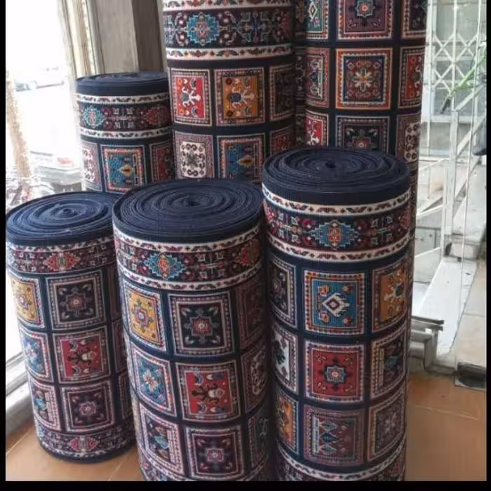 کناره گلیم فرش ماشینی طرح کژال سایزسفارشی مشتری عرض1،80در90متر(هزینه ارسال باخریدارمیباشدپس کرایه)