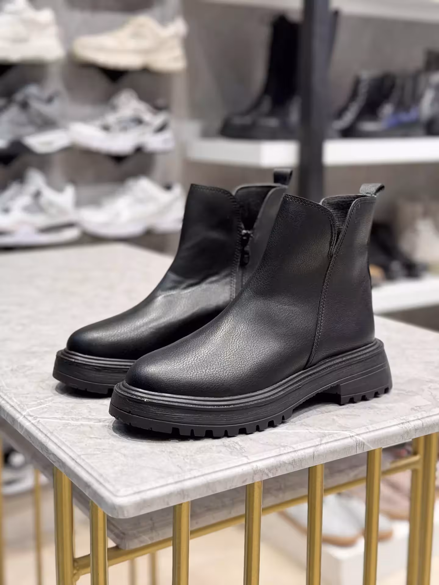 نیم بوت ساده زیپ دار کد N4-116 رنگ مشکی سایز 40