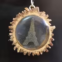 گردنبند رزین اپوکسی مدل برج ایفل طرح بلوط طبیعی برند E K کد1351