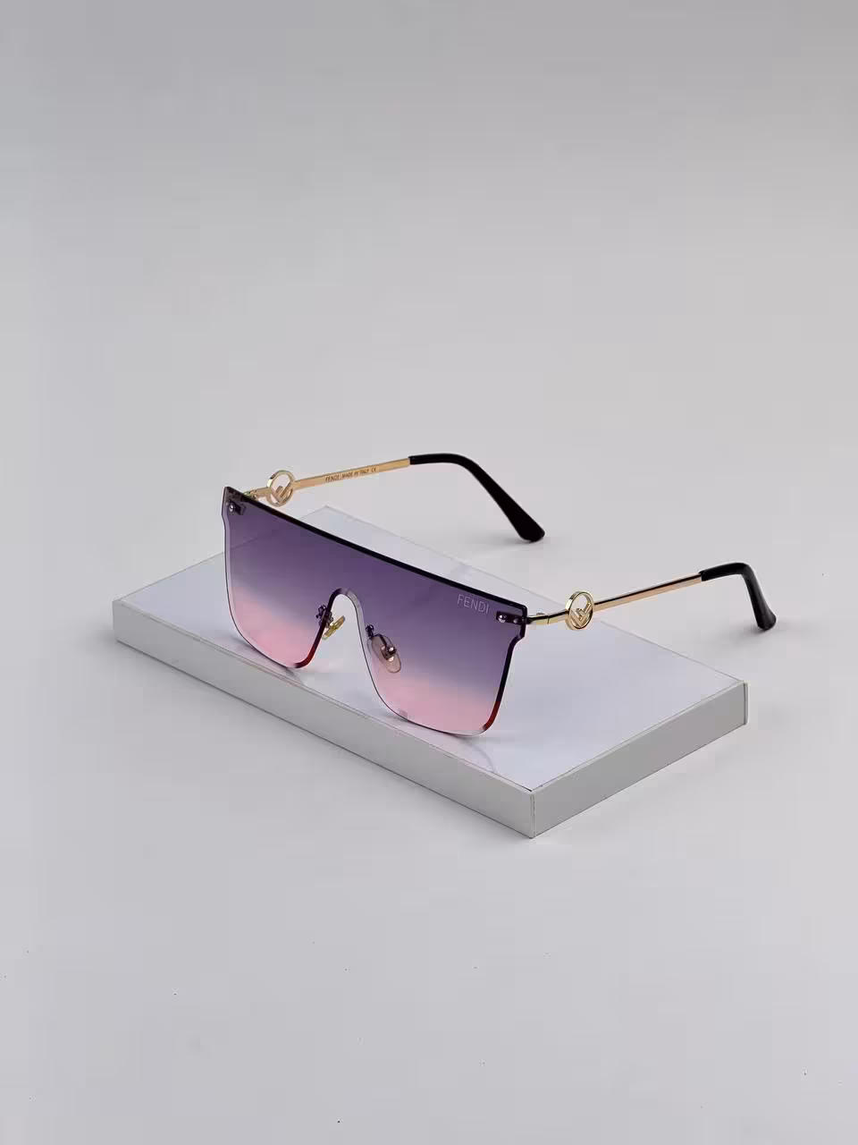 عینک آفتابی فندی مدل FD908