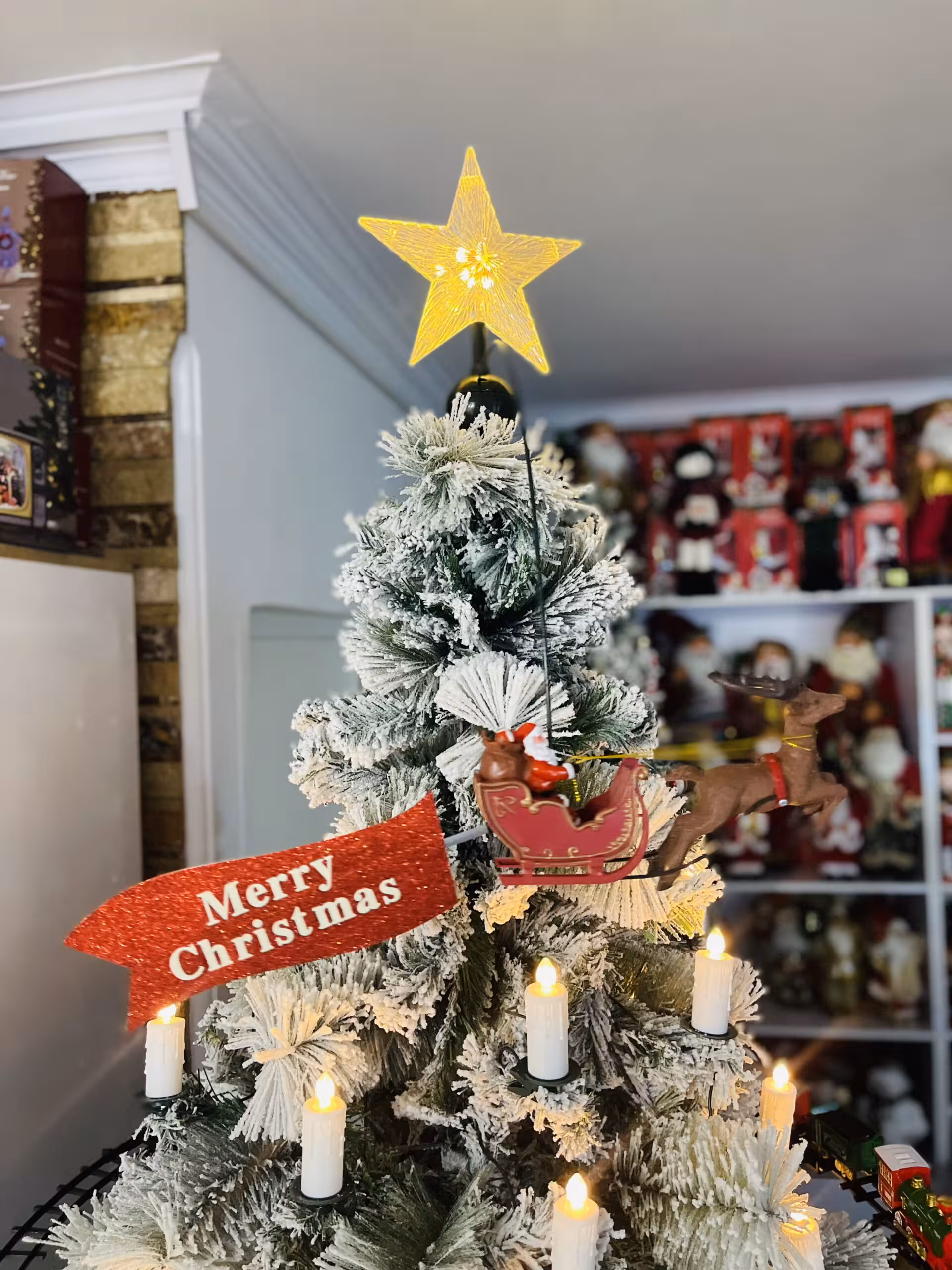 ستاره چراغدار و سورتمه گردان درخت کریسمس