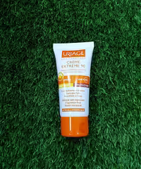 کرم ضد آفتاب بی رنگ اوریاژ مدل Extreme SPF90 حجم 50 میلی لیتر