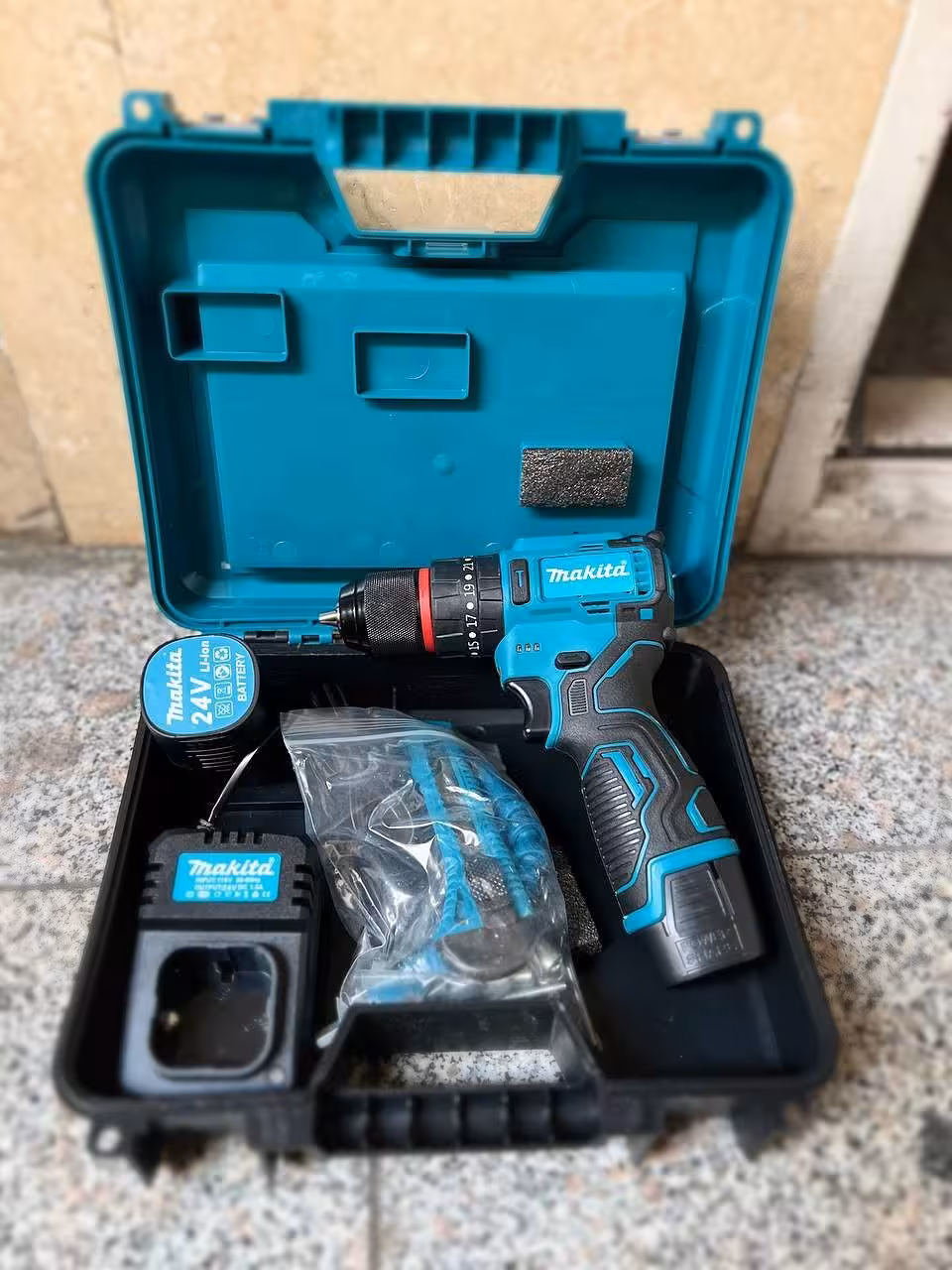 دریل شارژی 24 ولت براشلس سه نظام فلزی طرح ماکیتا مدل MA-24V