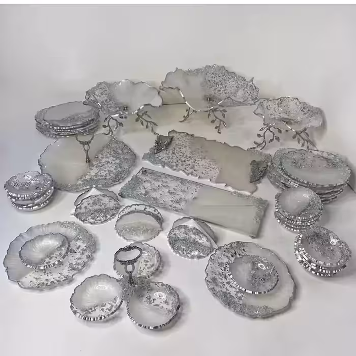 ظروف پذیرایی و سرو رزینی جهیزیه عروس 6نفره شامل تمام موارد داخل عکس