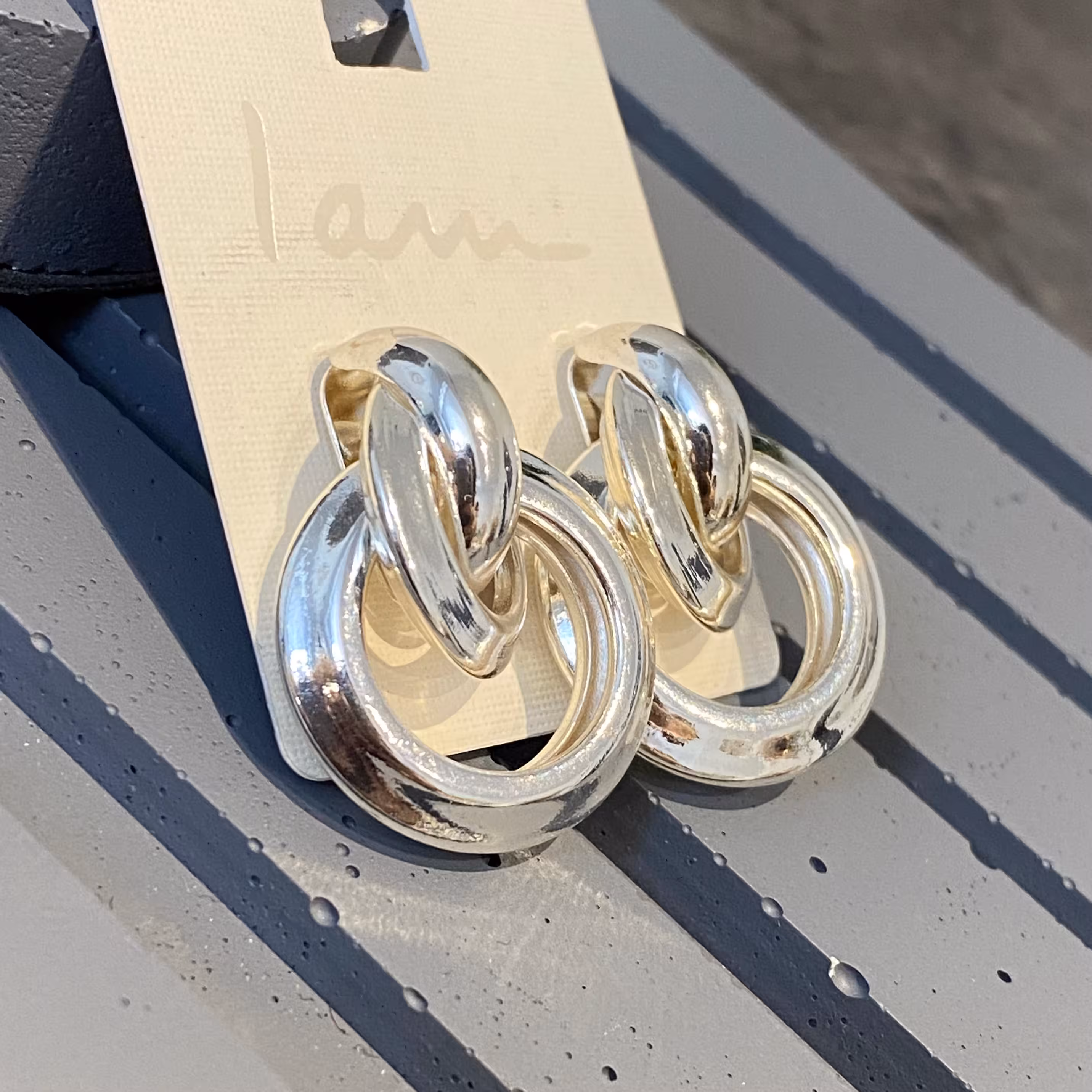 گوشواره ای فوق العاده شیک
بی نظیر در گوش
وارداتی
ضد حساسیت
فاقدنیکل
مناسب کادو