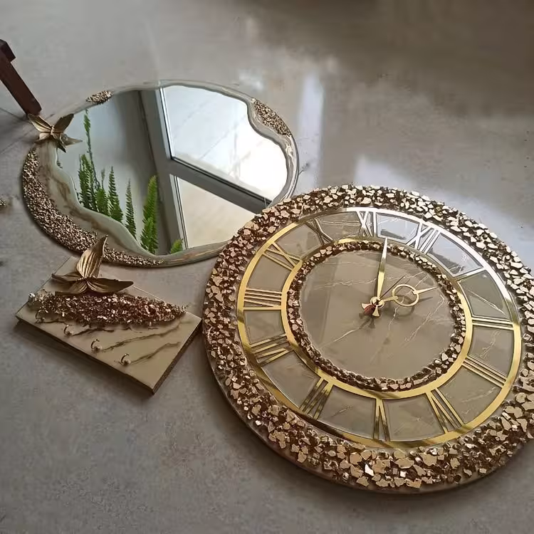 ساعت و ایینه