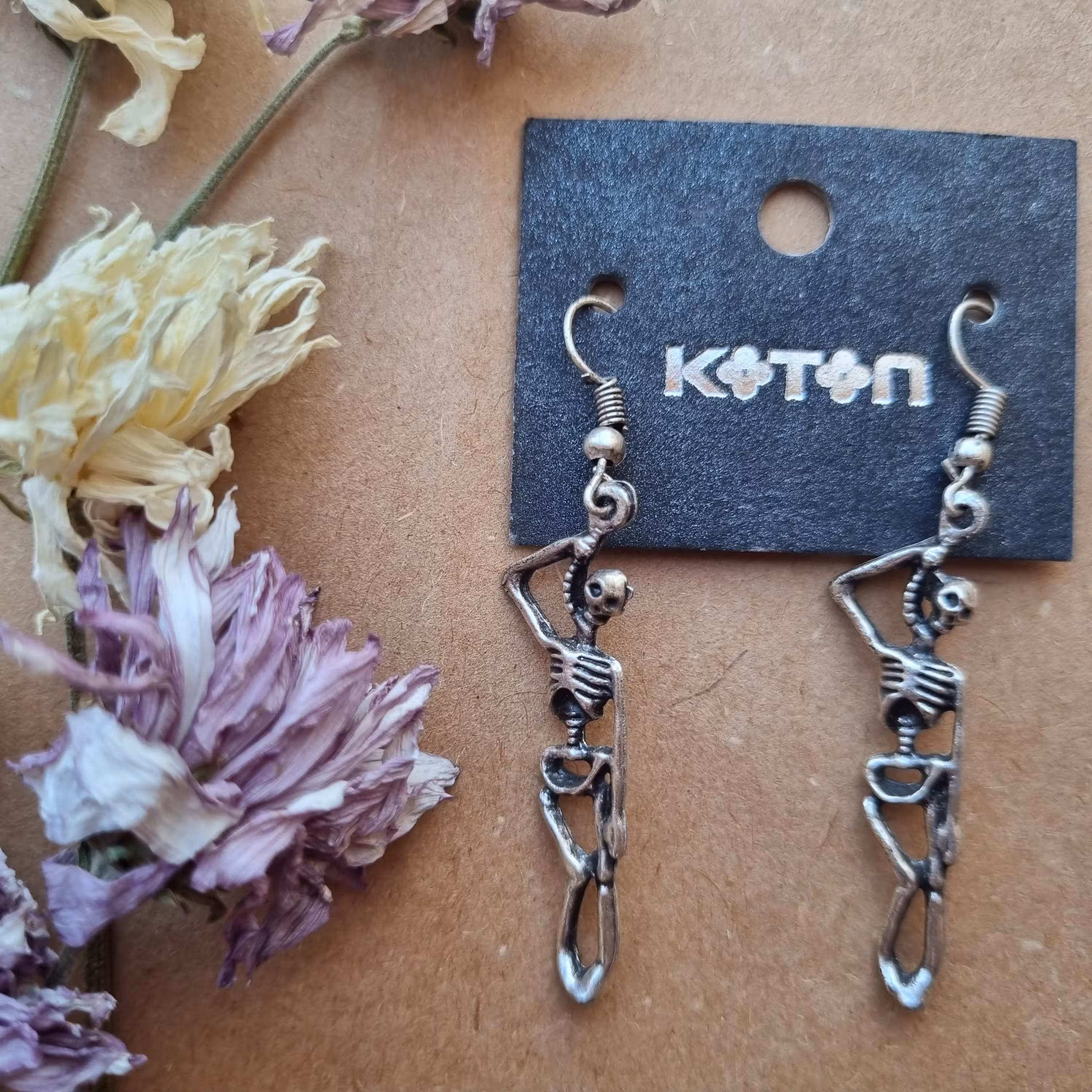 گوشواره اسکلت رنگ ثابت در رنگ نقره ای گوشواره گرانچ