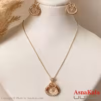 نیم ست زنانه ژوپینگ مدل کارتیر نگیندار شامل گوشواره و آویز رنگ طلایی کد NIM14946W