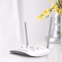 مودم روتر  بی سیم سفید رنگ به همراه روتر اکسس