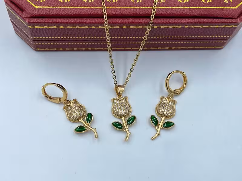 نیم ست طرح گل با برگ سبز