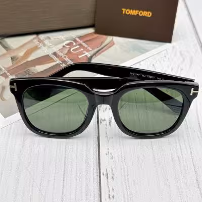 عینک آفتابی تام فورد مدل TOM FORD TF211