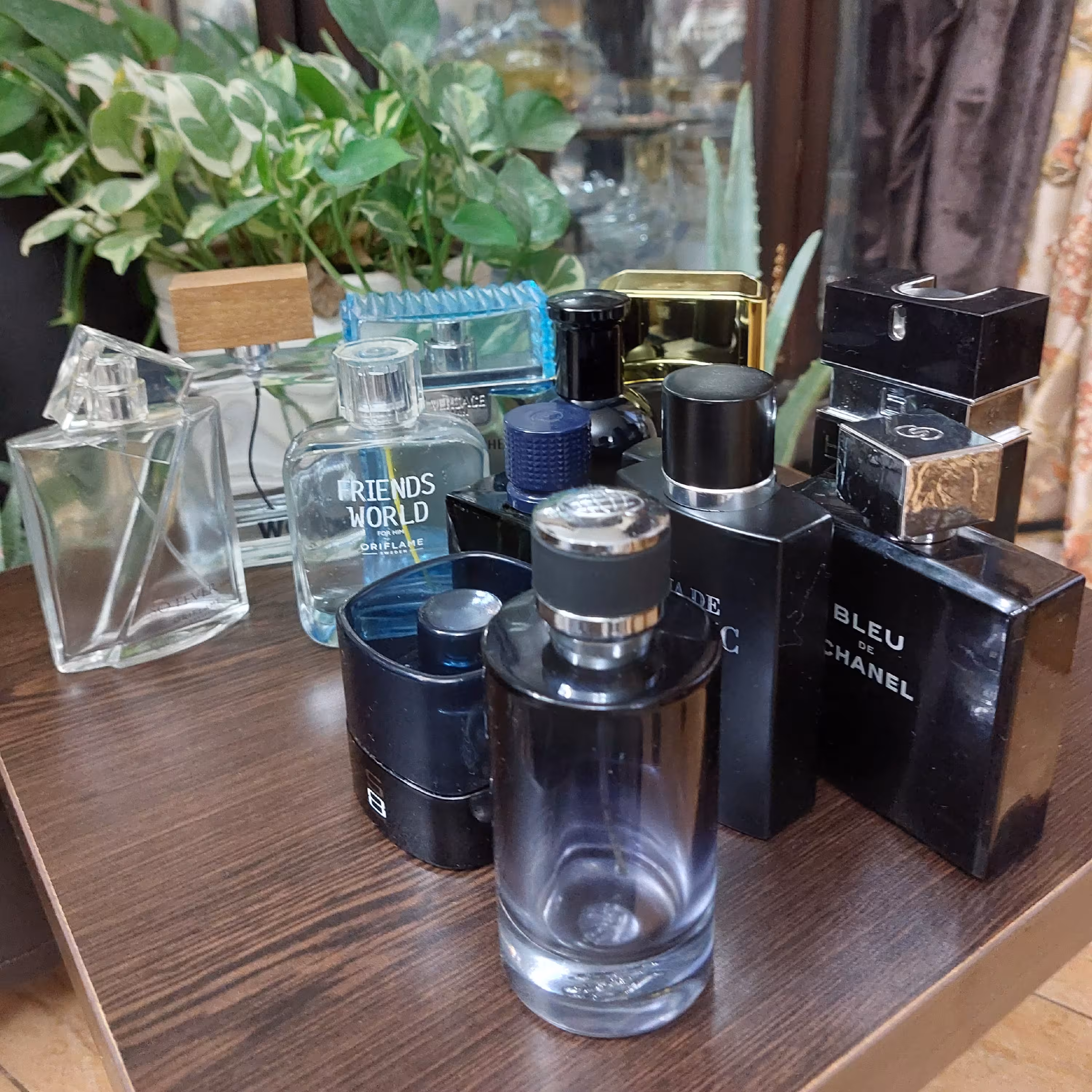 شیشه عطر دکوری جهت دکور  مغازه یا بوتیک 