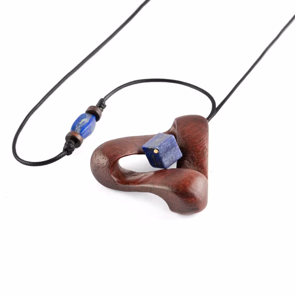 گردنبند دستساز مثلث پنروز (لاجورد مکعبی تراش دست)