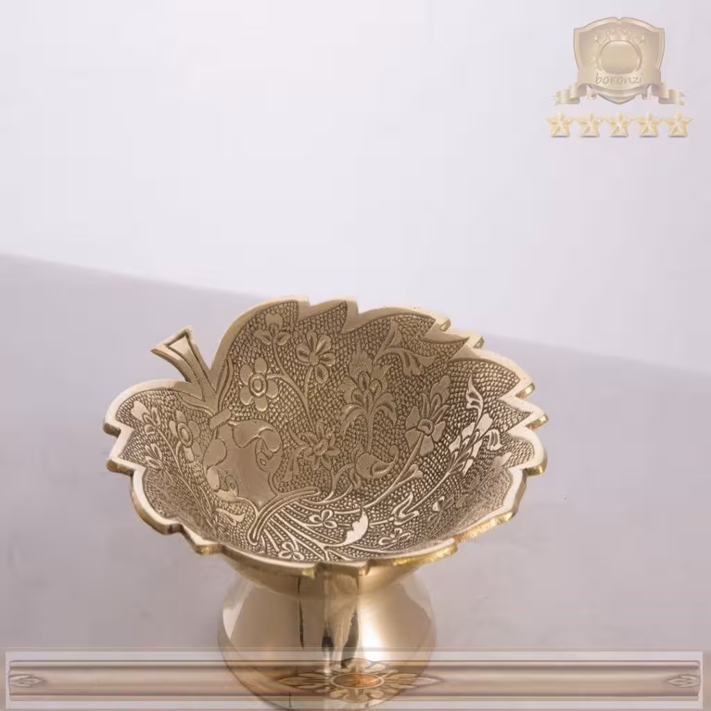 کاسه آجیل خوری برنجی طرح برگ پایه دار