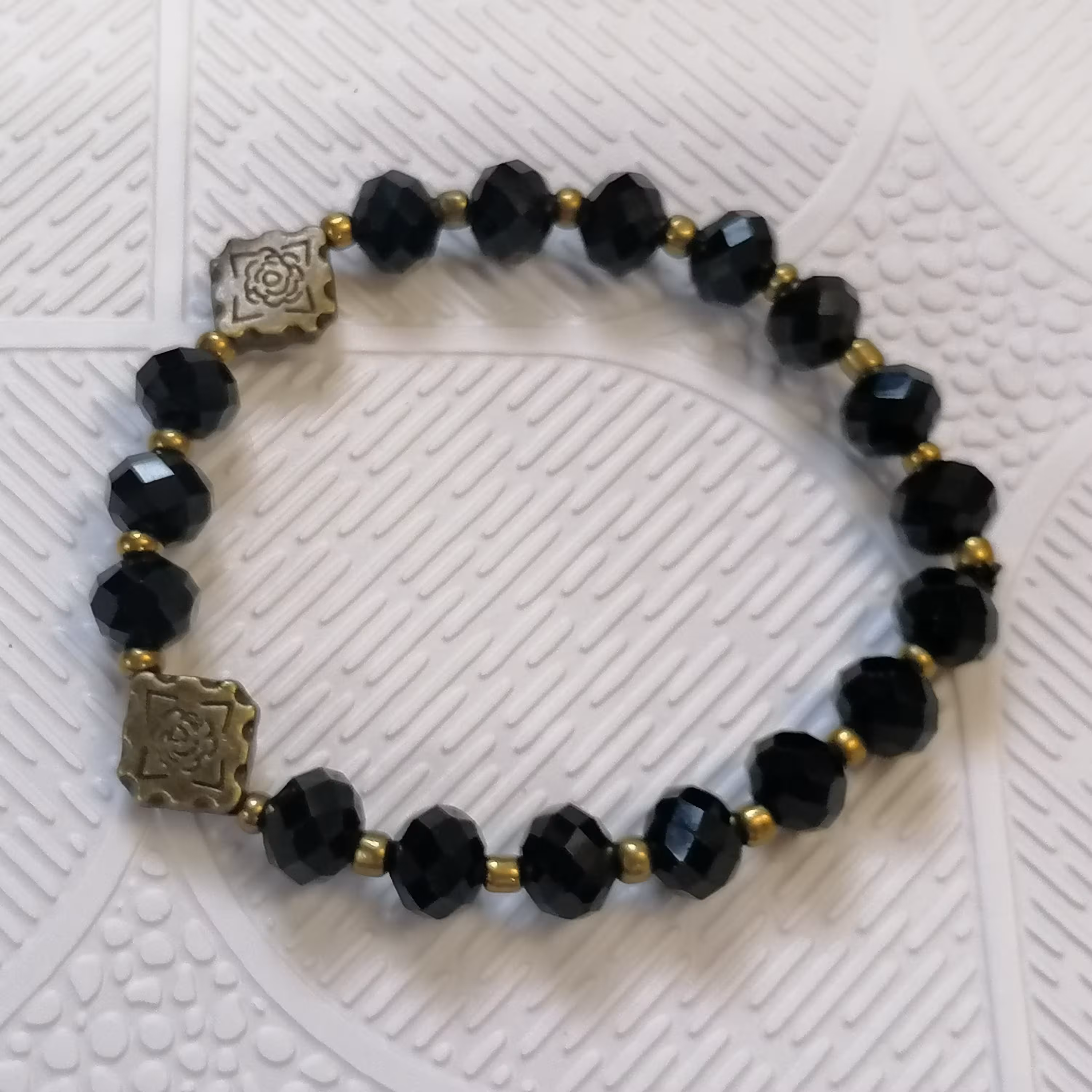 دستبند سنگ کریستال مشکی و خرجی کارهای زیبا