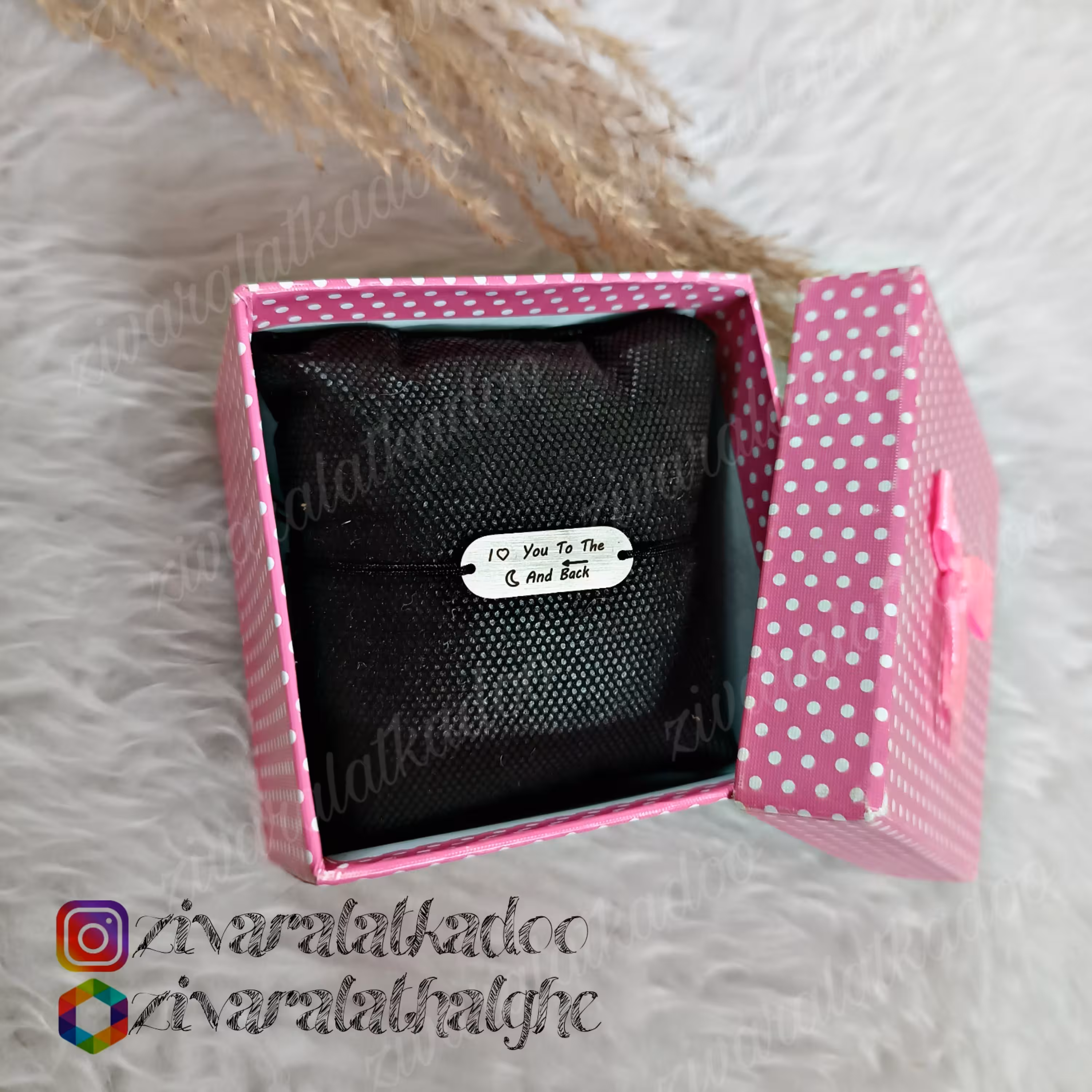 دستبند استیل با حکاکی متن و بند نخی با کیفیت بالا و رنگ ثابت 