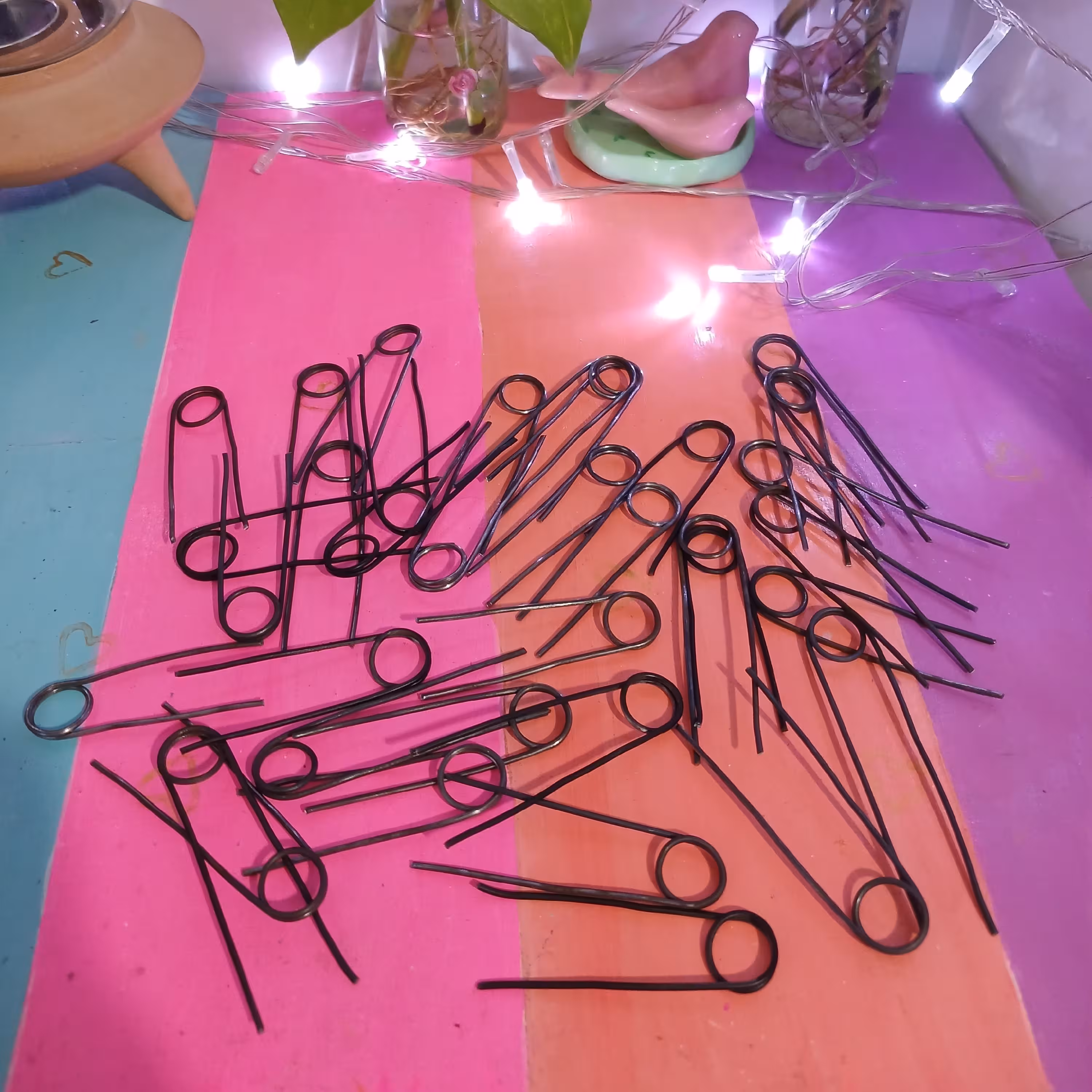 گیره آویز دیوارکوب سفالی،( پک6عددی) حداقل تعداد برای ارسال سفارش 2پک میباشد