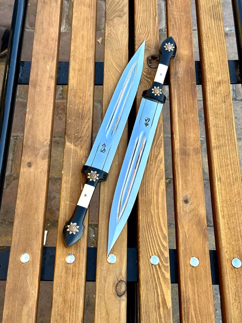 نیمچه قمه 40 سانت دسته فیبر وسط استخوان تیغه فنر ماشین یک تیکه