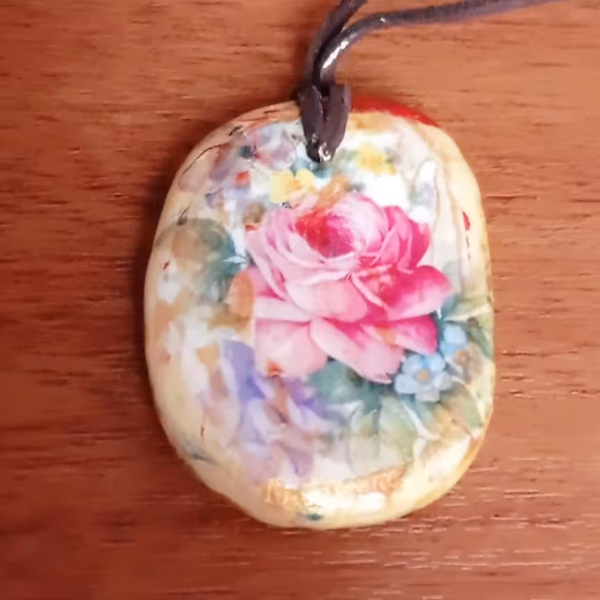 آویزسنگی زیبادوطرف کارشده