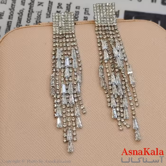 گوشواره جواهری مدل آویز نگیندار رنگ نقره ای کد GSH152123W