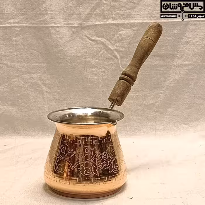 قهوه جوش مسی طرحدار شکمی دسته چوبی نانو | سایز 2 _ 460cc | مدل لاته