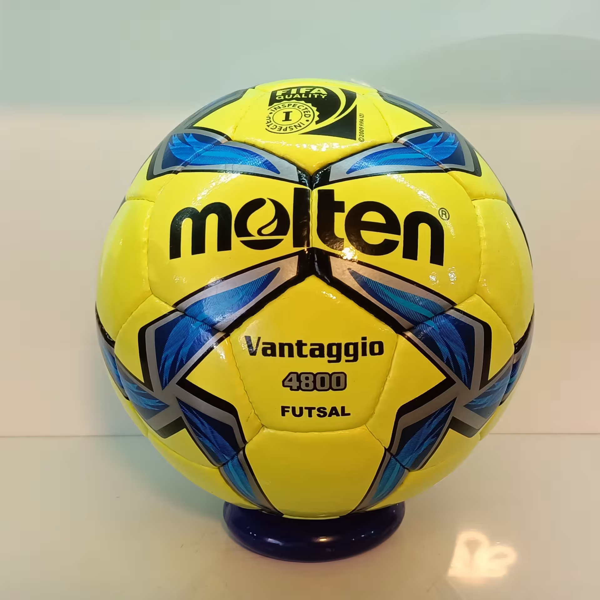 توپ فوتسال (سالنی،تنبل)مولتن Vantaggio  اصل