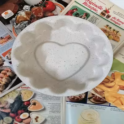 قالب کیک مدل شارلوت گرد کف قلبی