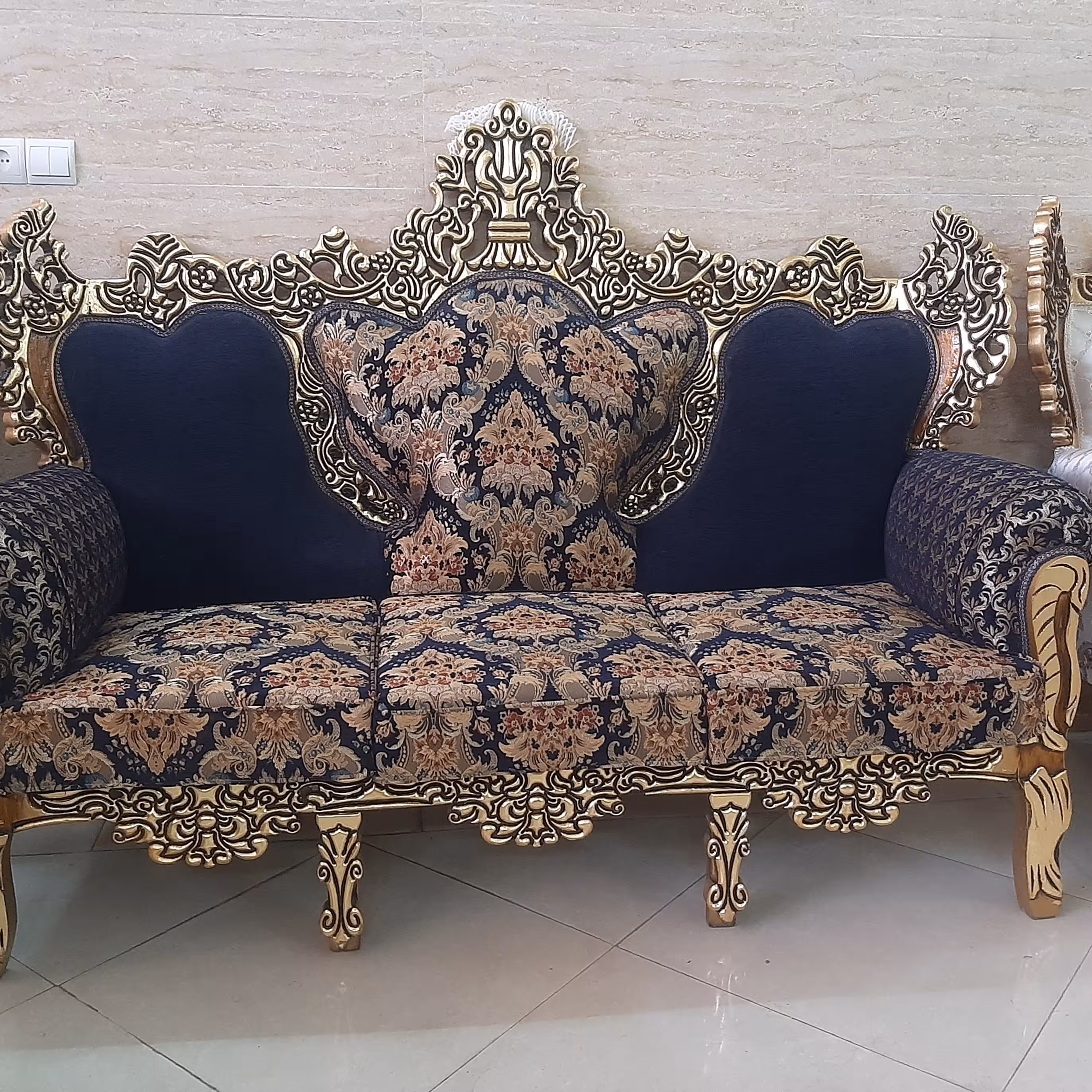 مبل سلطنتی جام پارچه سرمه ای ورق طلا هفت نفره با ضمانت و قیمت مناسب ارسال باربری کل کشور