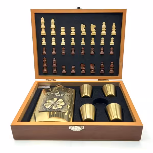 قمقمه جیبی 4شات و جعبه چوبی شطرنج طرح شبدر شانس 270cc کد a560553