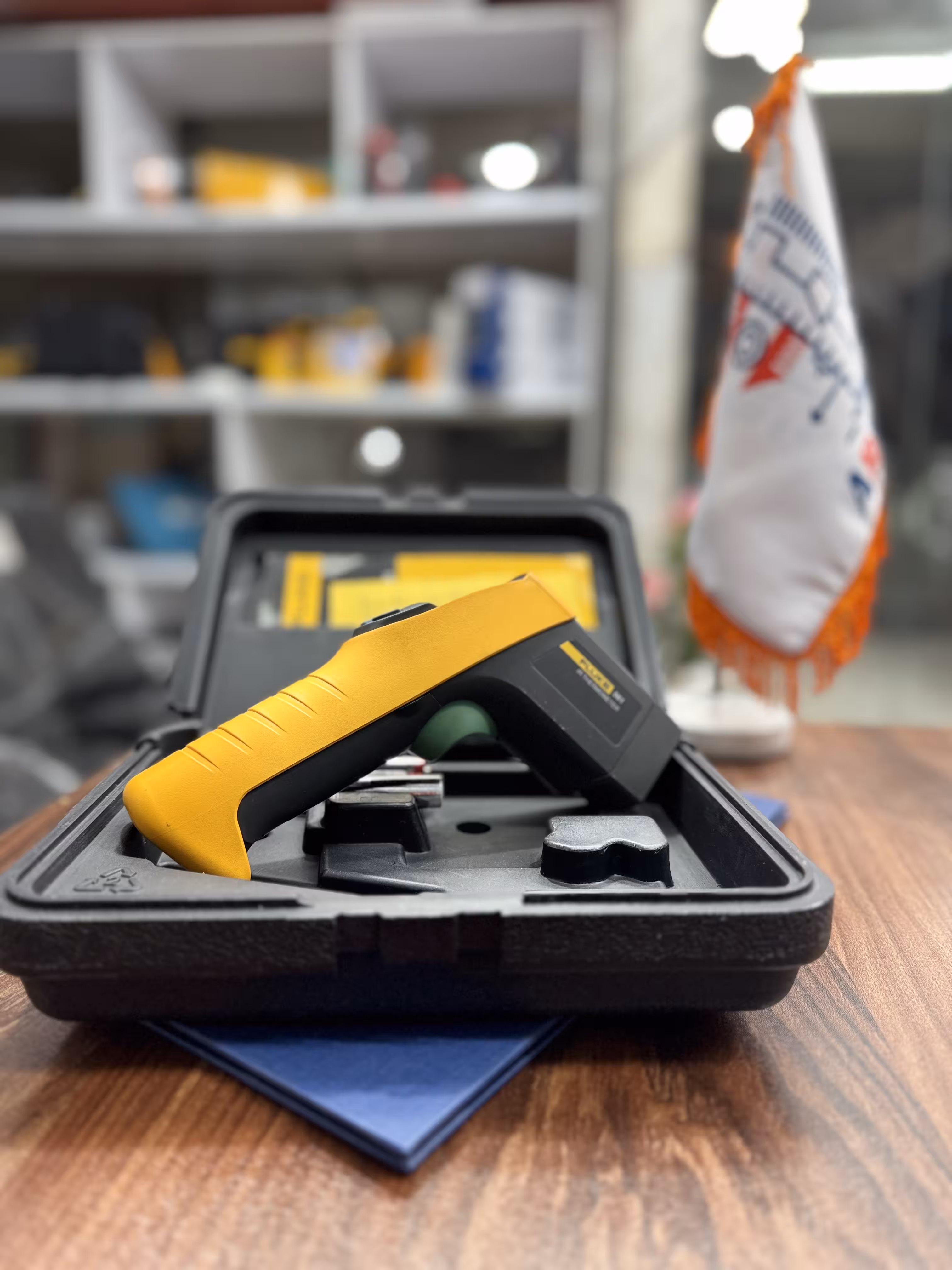 دماسنج لیزری و تماسی فلوک fluke 561 - در حد نو