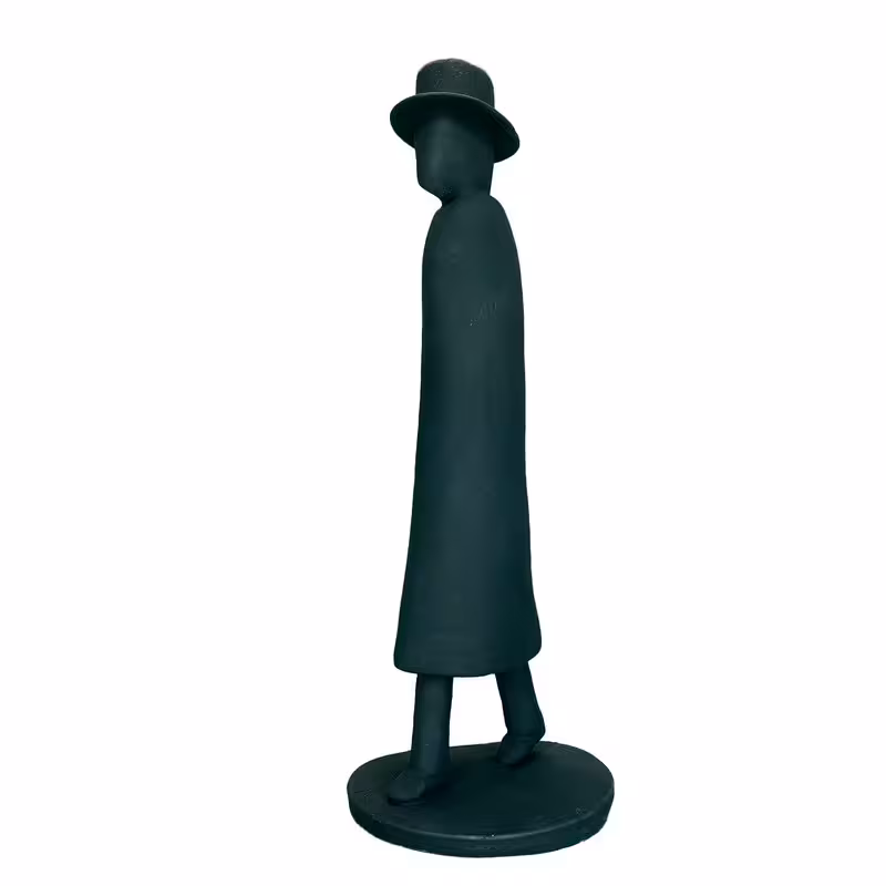 مجسمه دکوری مدل مردی در شب