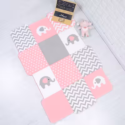 فرش ماشینی زرباف طرح تاتی زمینه صورتی