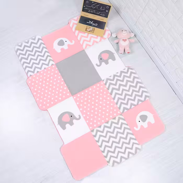 فرش ماشینی زرباف طرح تاتی زمینه صورتی