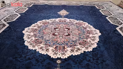 فرش ماشینی زمرد مشهد مدل تاج الماس زمینه سورمه ای