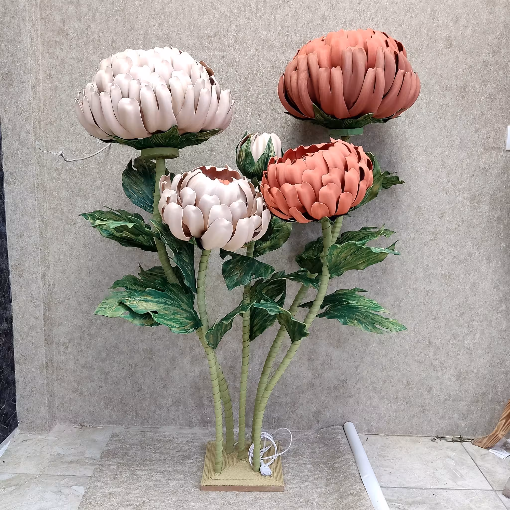 گل آباژور کنار سالنی 5 شاخه