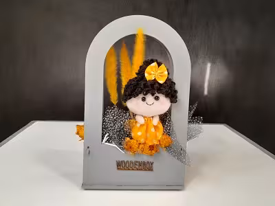 باکس چوبی کادویی عروسک خندان مو مشکی