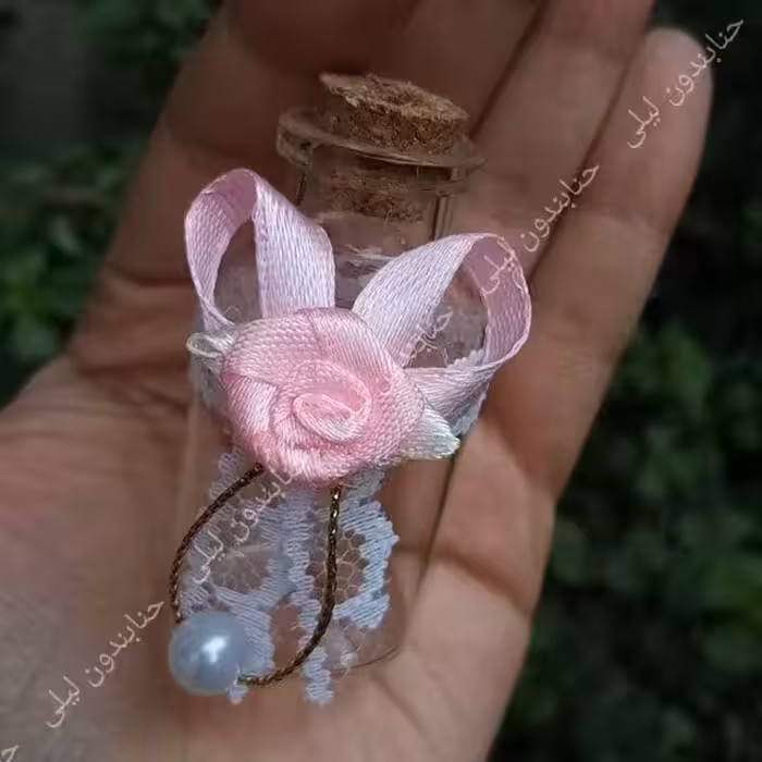 گیفت شیشه ای زیبای حنابندون لیلی طرح گل صورتی 