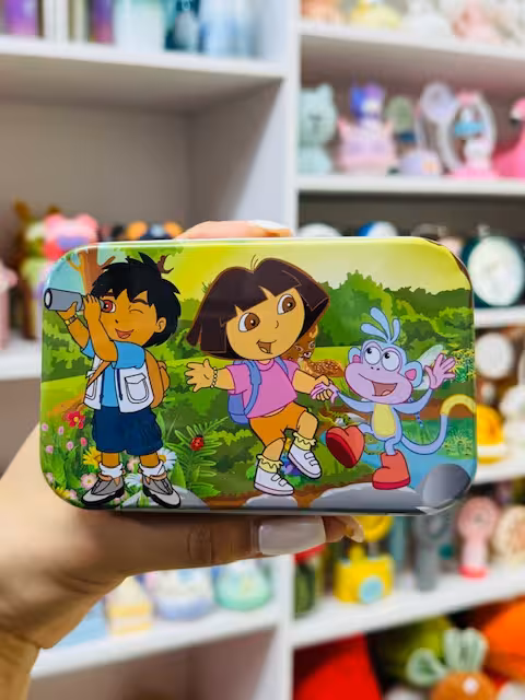 پازل 60 تکه جعبه فلزی دورا و میمون بازیگوش