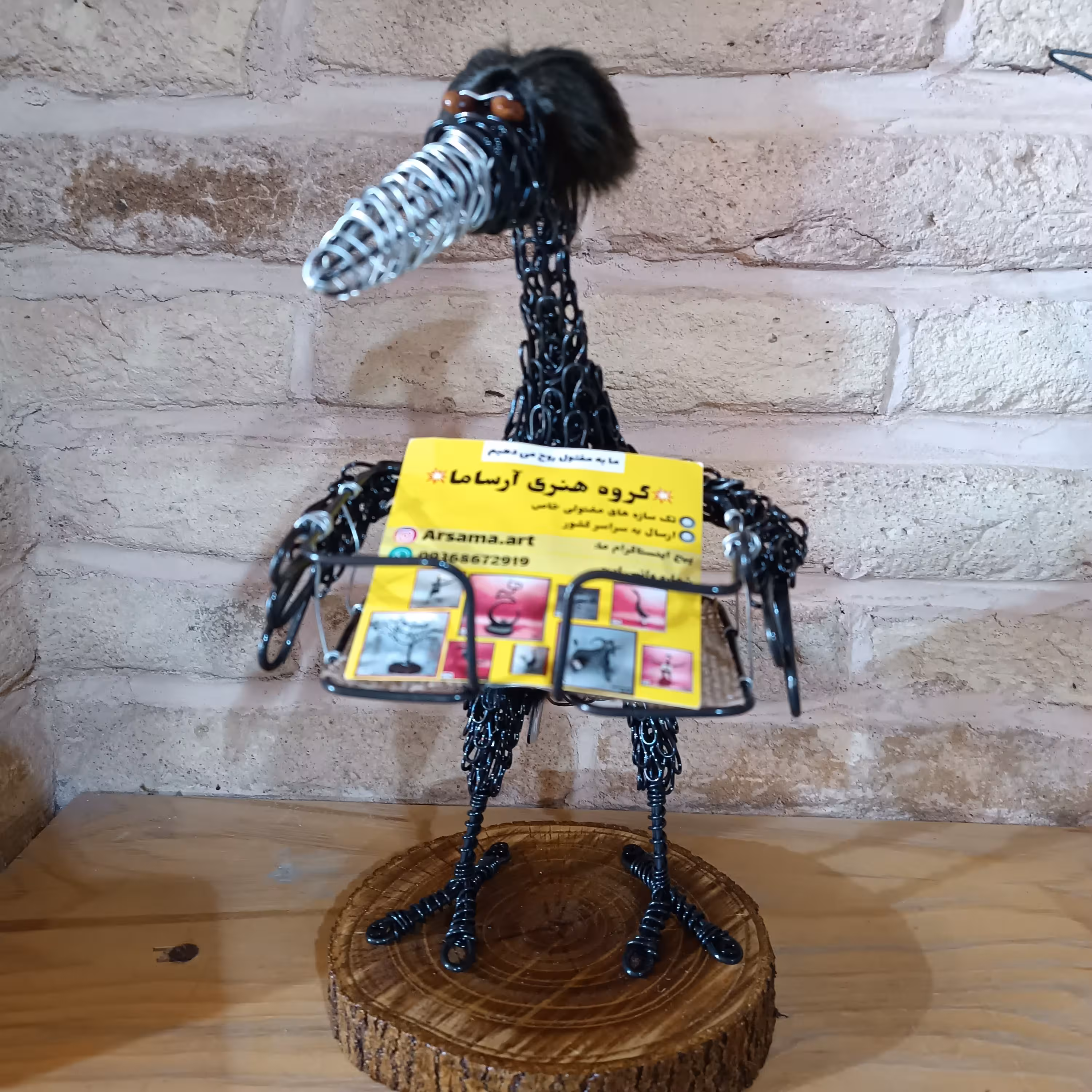 مجسمه دکوری دستساز مفتولی طرح جا کارت ویزیت در ارتفاع حدود 30 سانت