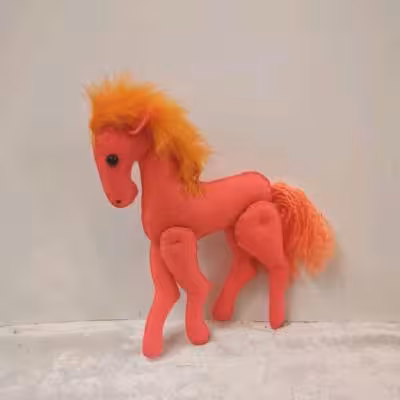 عروسک پارچه ای اسب نارنجی رنگ خوش دوخت