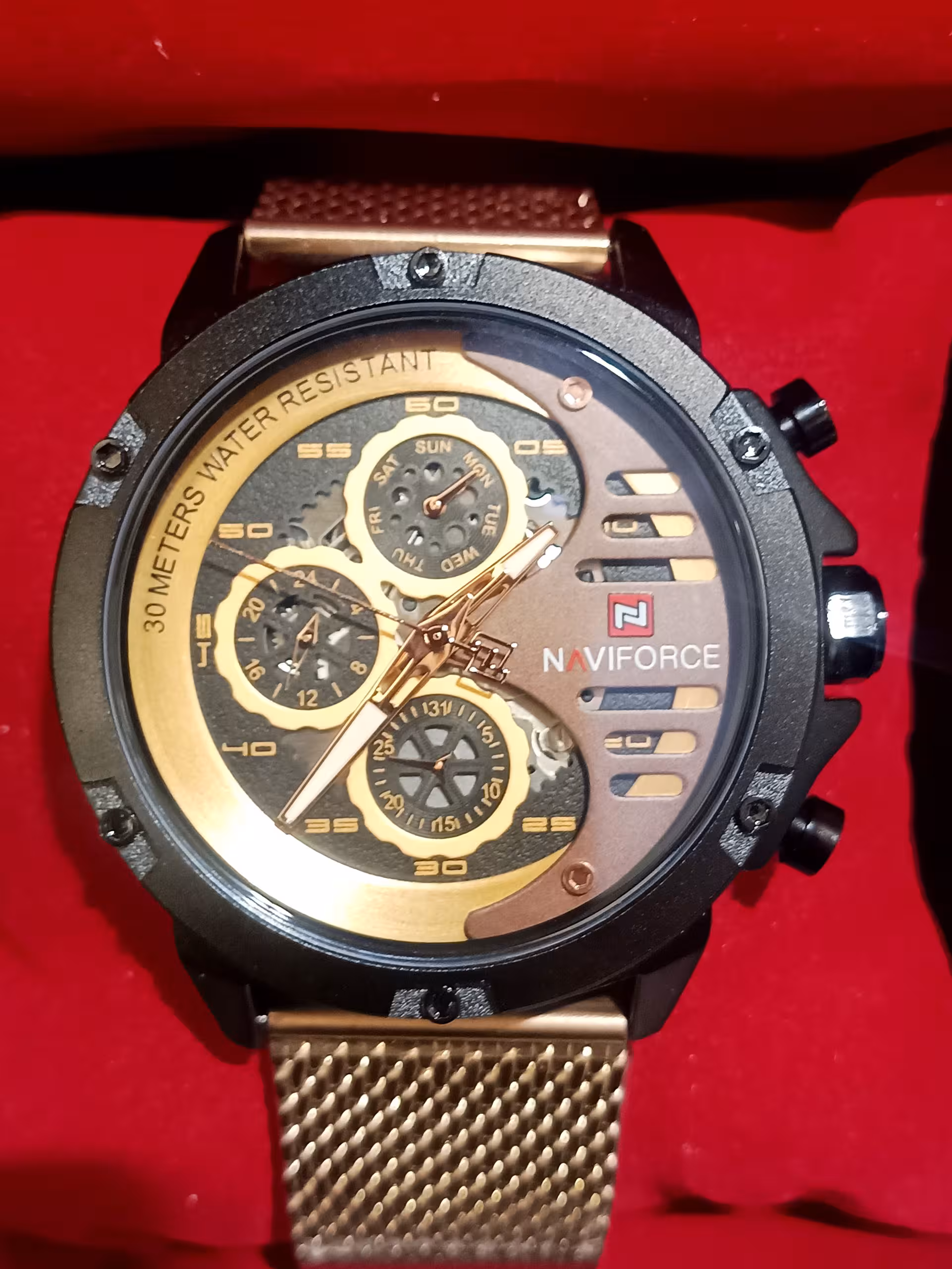 ساعت مچی مردانه برند ناوی فورس بند حصیری سه موتور فعال ضد آب مدل NF9110