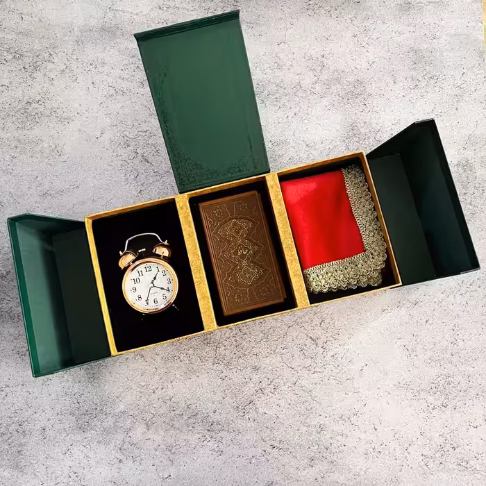 پک هدیه فالِ زمان – هدیه یلدایی اصیل با حافظ، ساعت آنتیک و رومیزی مخمل