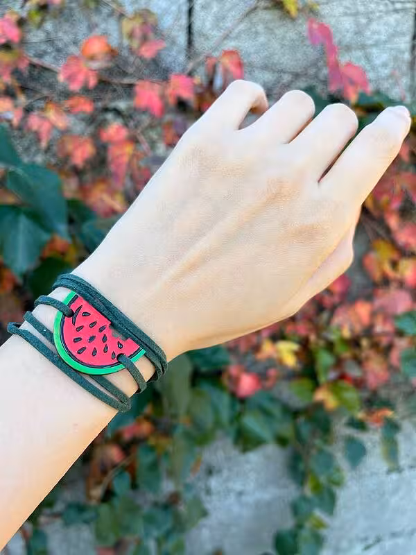 دستبند چوبی طرح انار و هندوانه