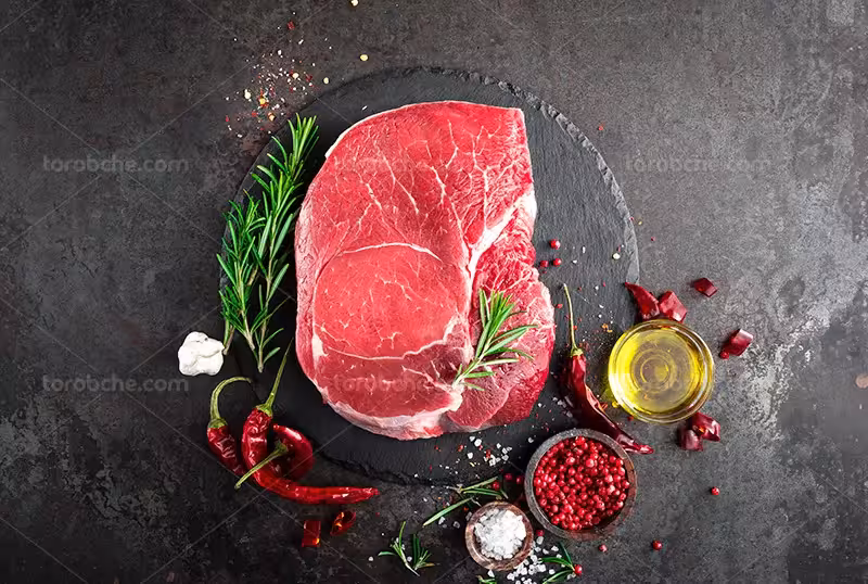 عکس گوشت قرمز تازه با ادویه | گرافیک با طعم تربچه