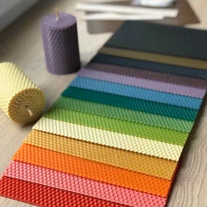 شمع مومی در سایز های 5-7-9-18سانتی و رنگ های مختلف 