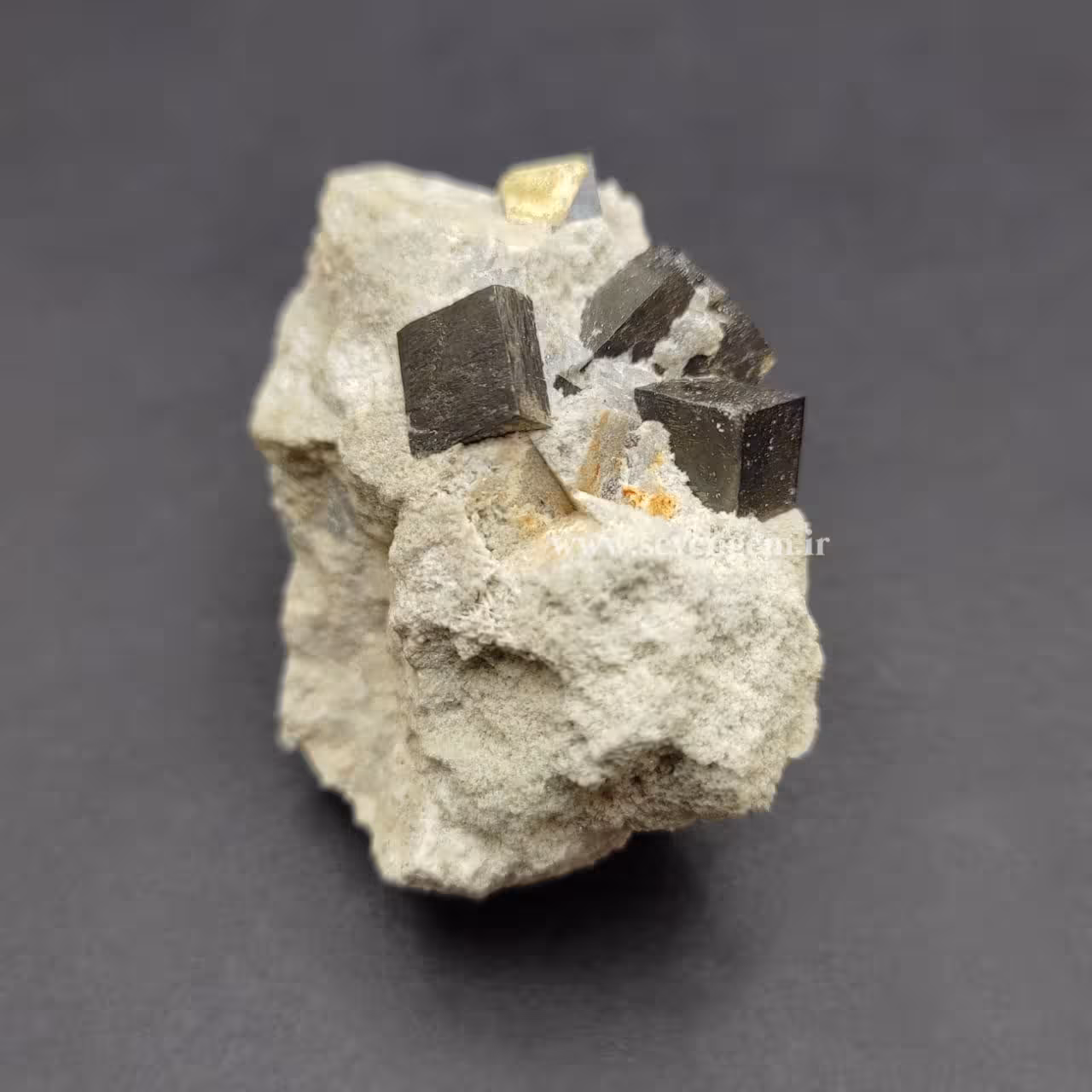 راف سنگ پیریت کوبیک (کدA129)